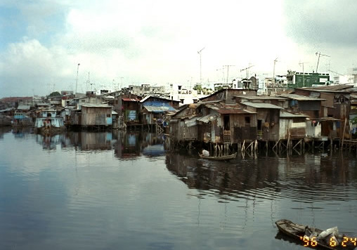 ベトナム ホーチミンの水上住宅