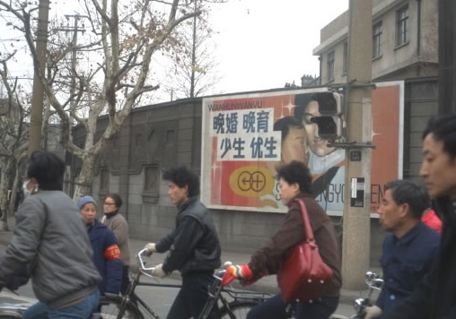 上海のスローガン　それでも中国の人口は減らない